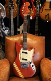 Fender Mustang Red Competition Matching Headstock de 1969