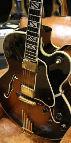 Gibson Super V CES Tobacco Sunburst de 1979 !