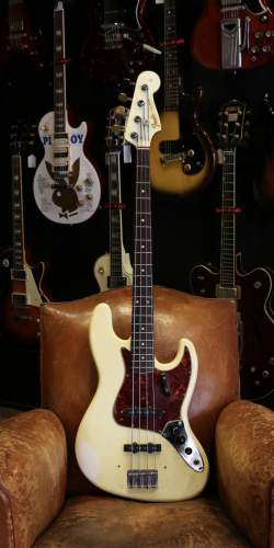 Fender Jazz Bass Olympic White (Matching Headstock) de 1965