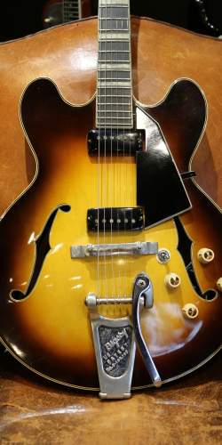 Favino Type ES335 Sunburst des 1960's