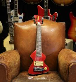 Hondo Chiquita Candy Apple Red + Hardcase des 1980's