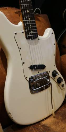 Fender Bronco White (refinish) de 1974