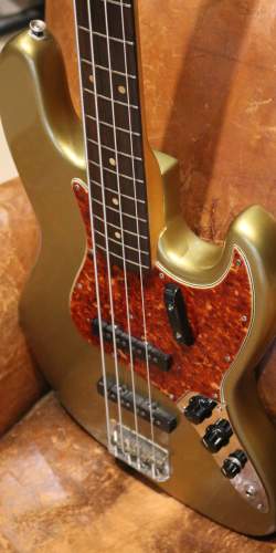 Fender Jazz Bass Serie L Gold Refin de 1964