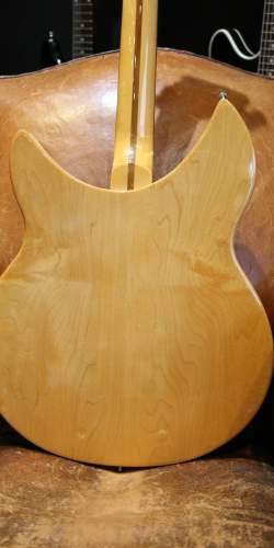 Rickenbacker 330 Mapleglo Naturelle de 1981