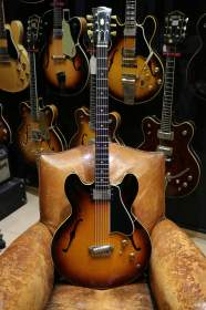 Gibson EB-6 Sunburst de 1961
