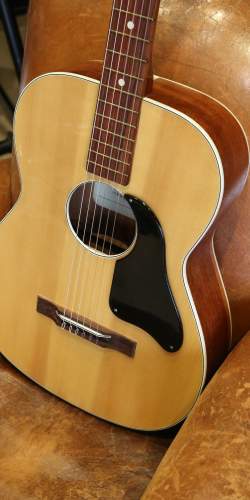 Crucianelli 80 Classique Natural de 1972