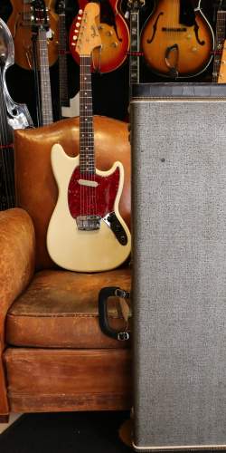 Fender Musicmaster II Olympic White de 1965