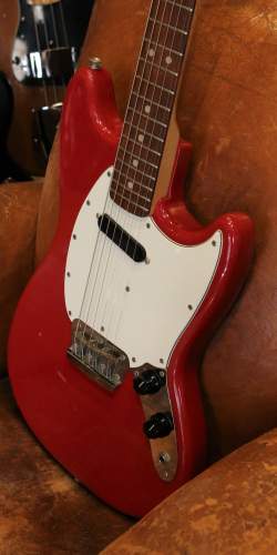 Fender Musicmaster Dakota Red de 1974