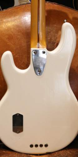 MusicMan Stingray Olympic White de 1979