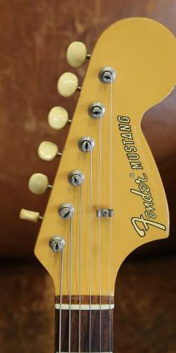 Fender Mustang Yellow Competition (Matching Headstock) de 1969