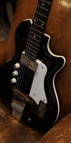 English Electronics Tone Master (Supro) Black de 1960's