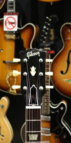 Gibson 64’ SG Standard  Custom Shop Murphy Lab With Maestro Vibrola Cherry Red Aged de 2022