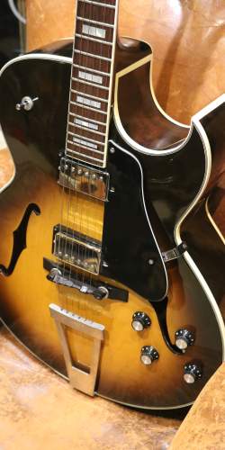 Jacobacci Sacha Distel Sunburst de 1984