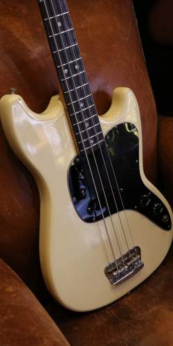 Fender Musicmaster Bass Olympic White de 1978