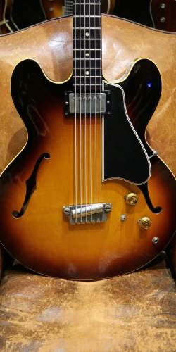 Gibson EB-6 Sunburst de 1961