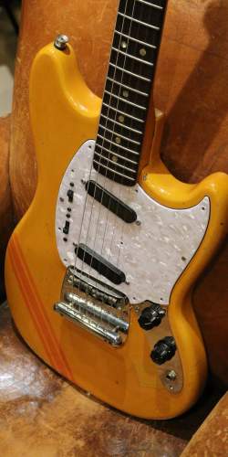 Fender Mustang Orange Competition Matching Headstock de 1969