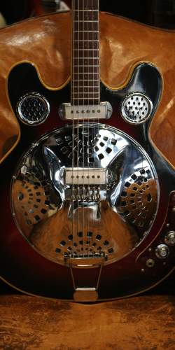 Dobro Mosrite D-100 "The Californian" Burgundy de 1967