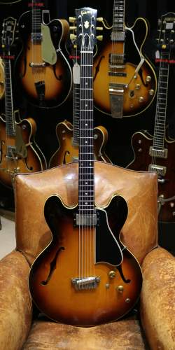 Gibson EB-6 Sunburst de 1961