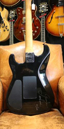 Jackson San Dimas Custom Shop Bolt On Black de 1986, signée par Grover Jackson lui-même !