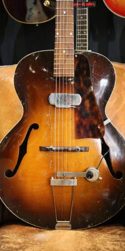 Gibson L-50 Sunburst de 1936 avec micro Stimer